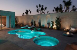 Axiom 12 Deluxe